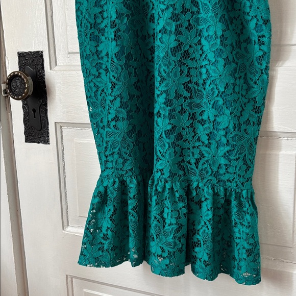 EXPRESS LACE SIDE CUTOUT RUFFLE DRESS - Picture 4 of 9